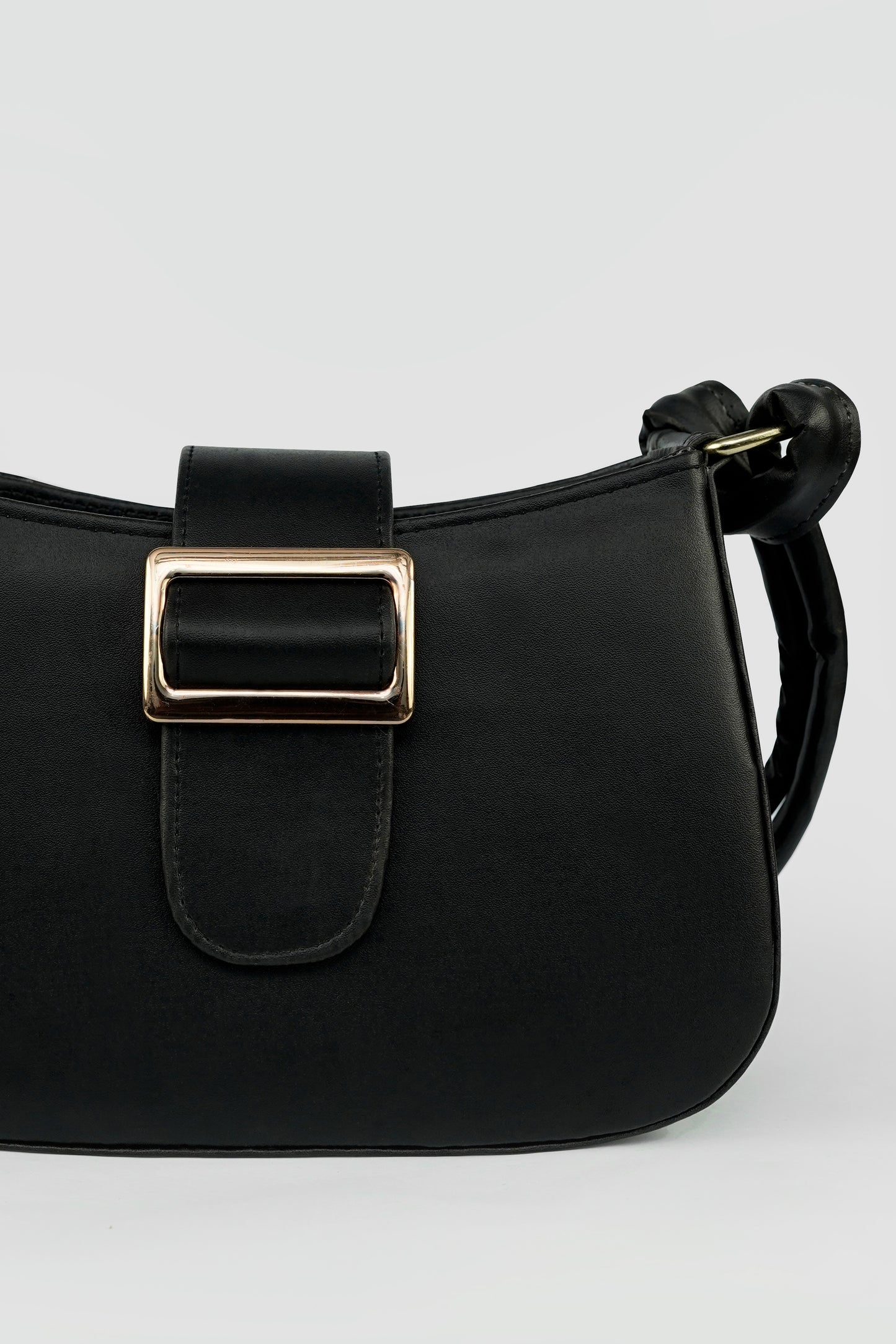 Elara Buckle