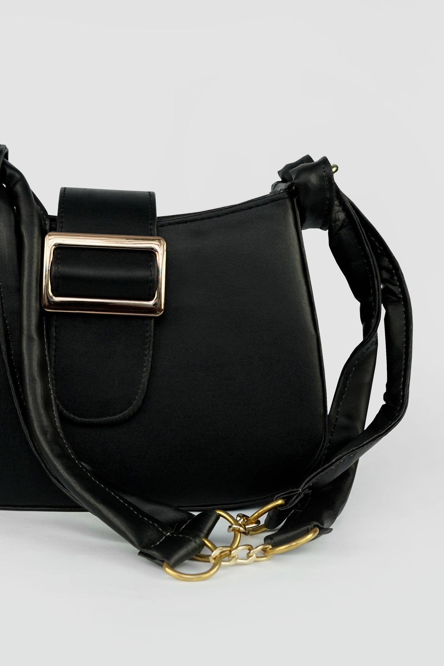 Elara Buckle