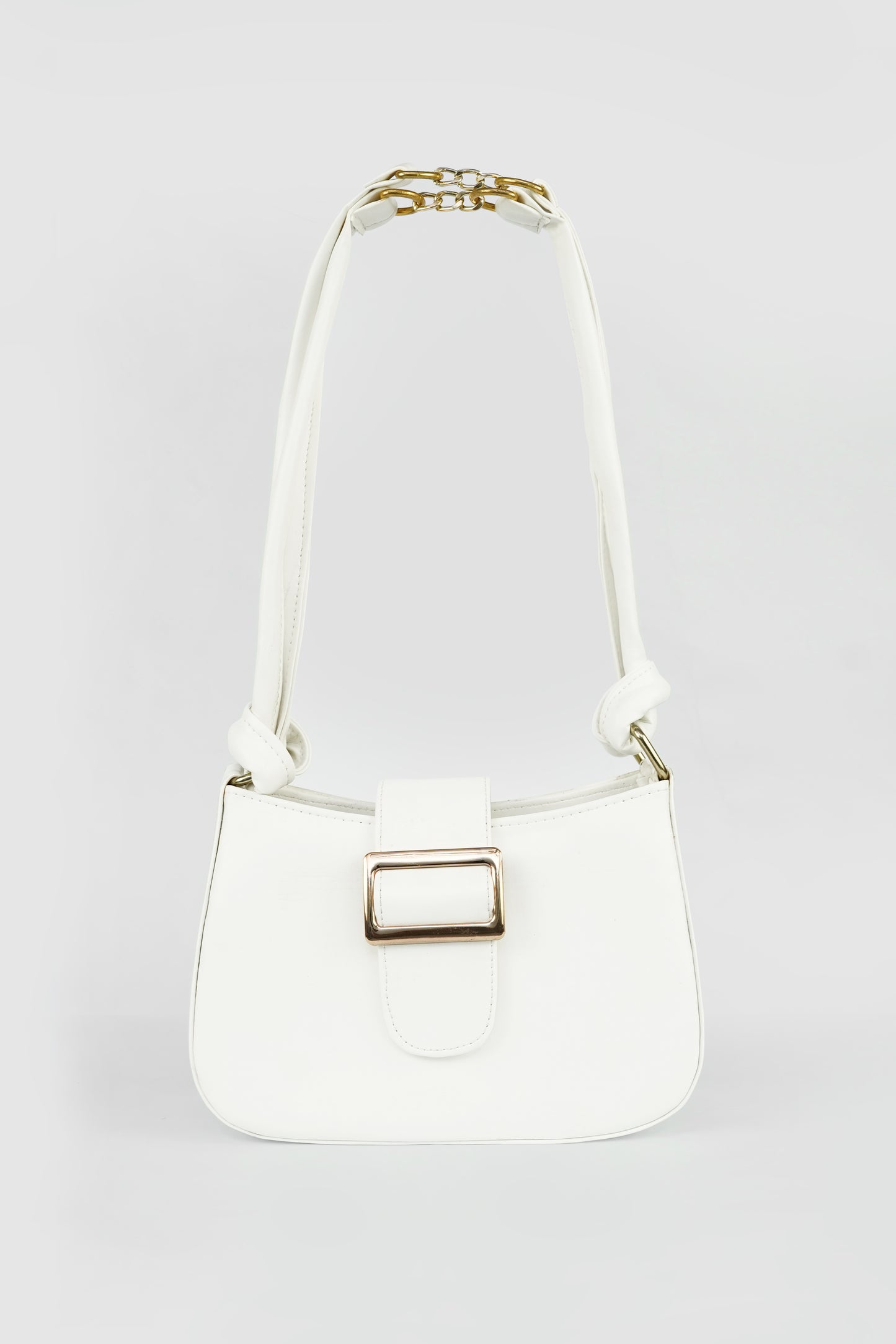 Elara Buckle