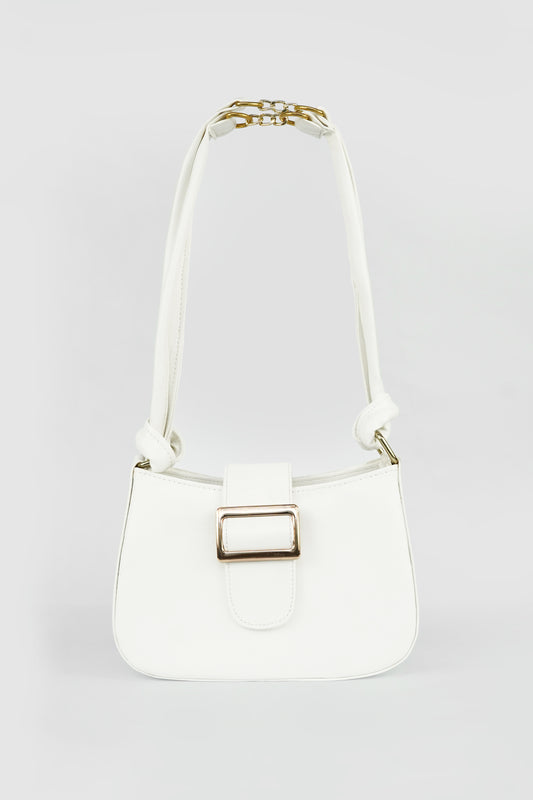 Elara Buckle