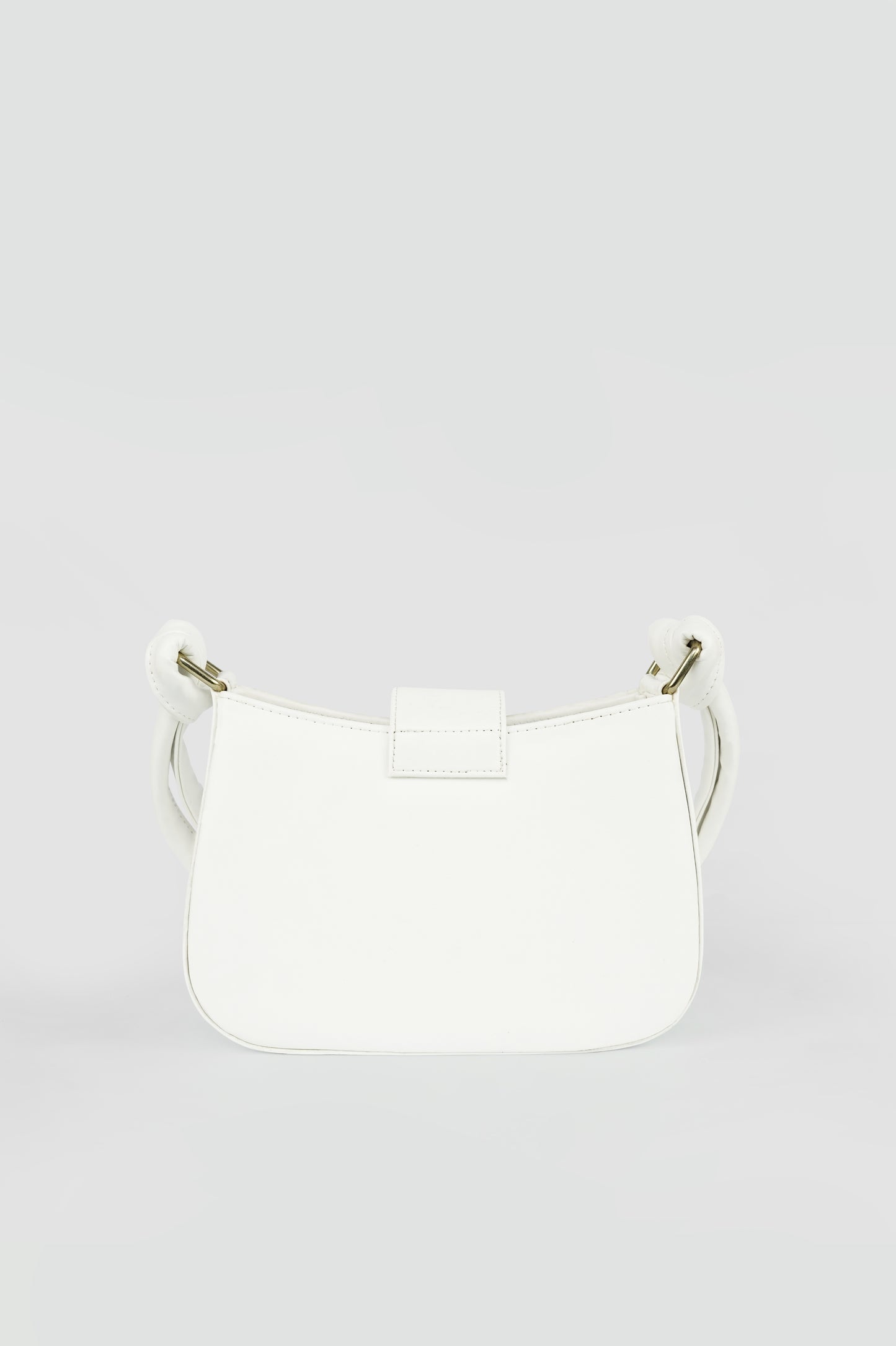 Elara Buckle