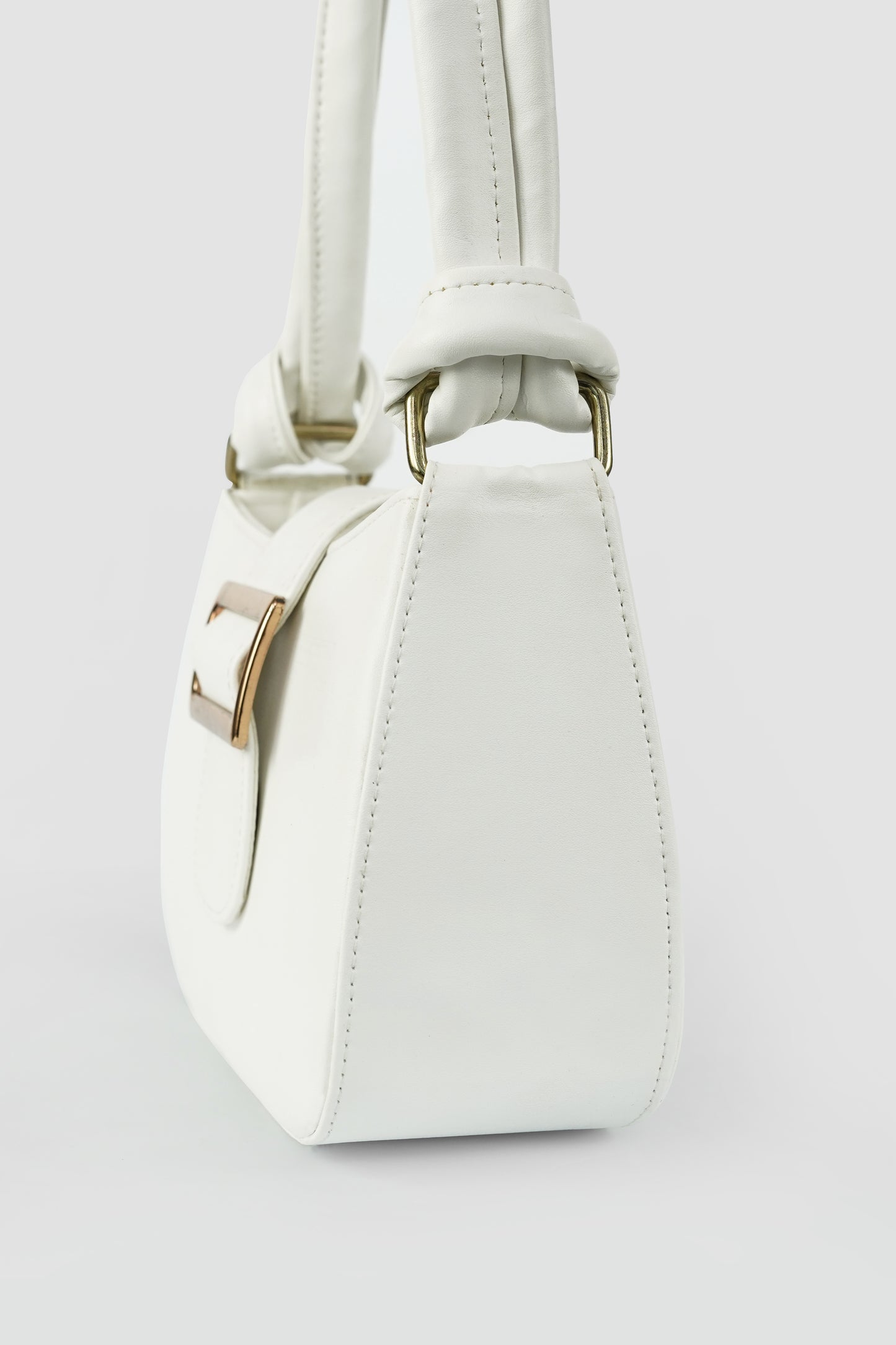 Elara Buckle