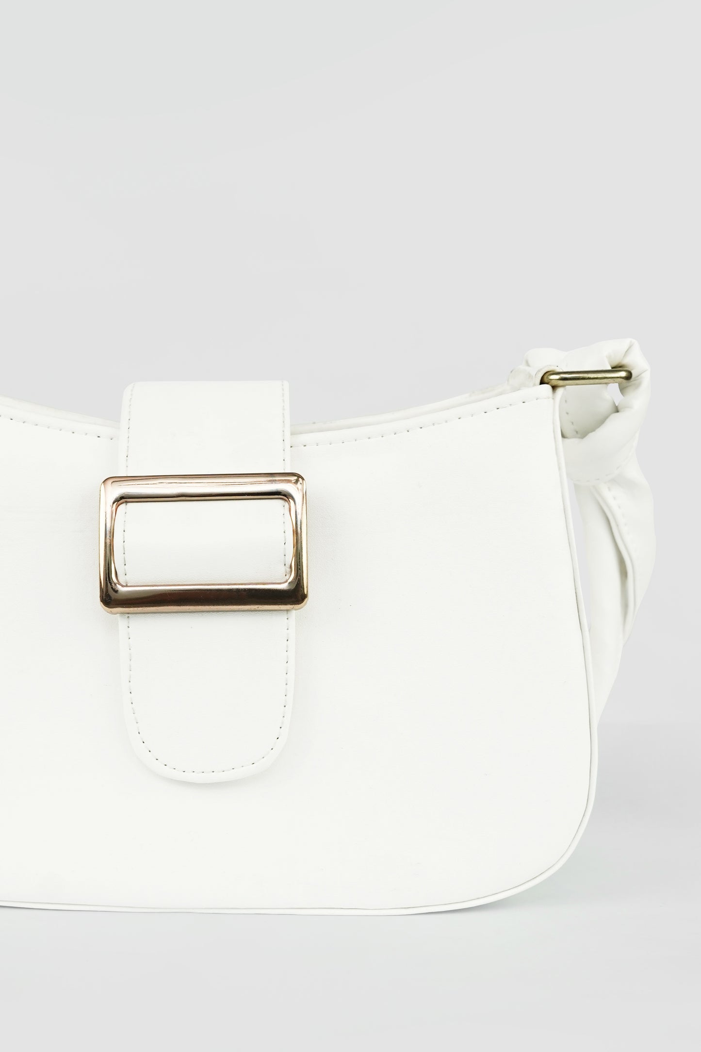 Elara Buckle