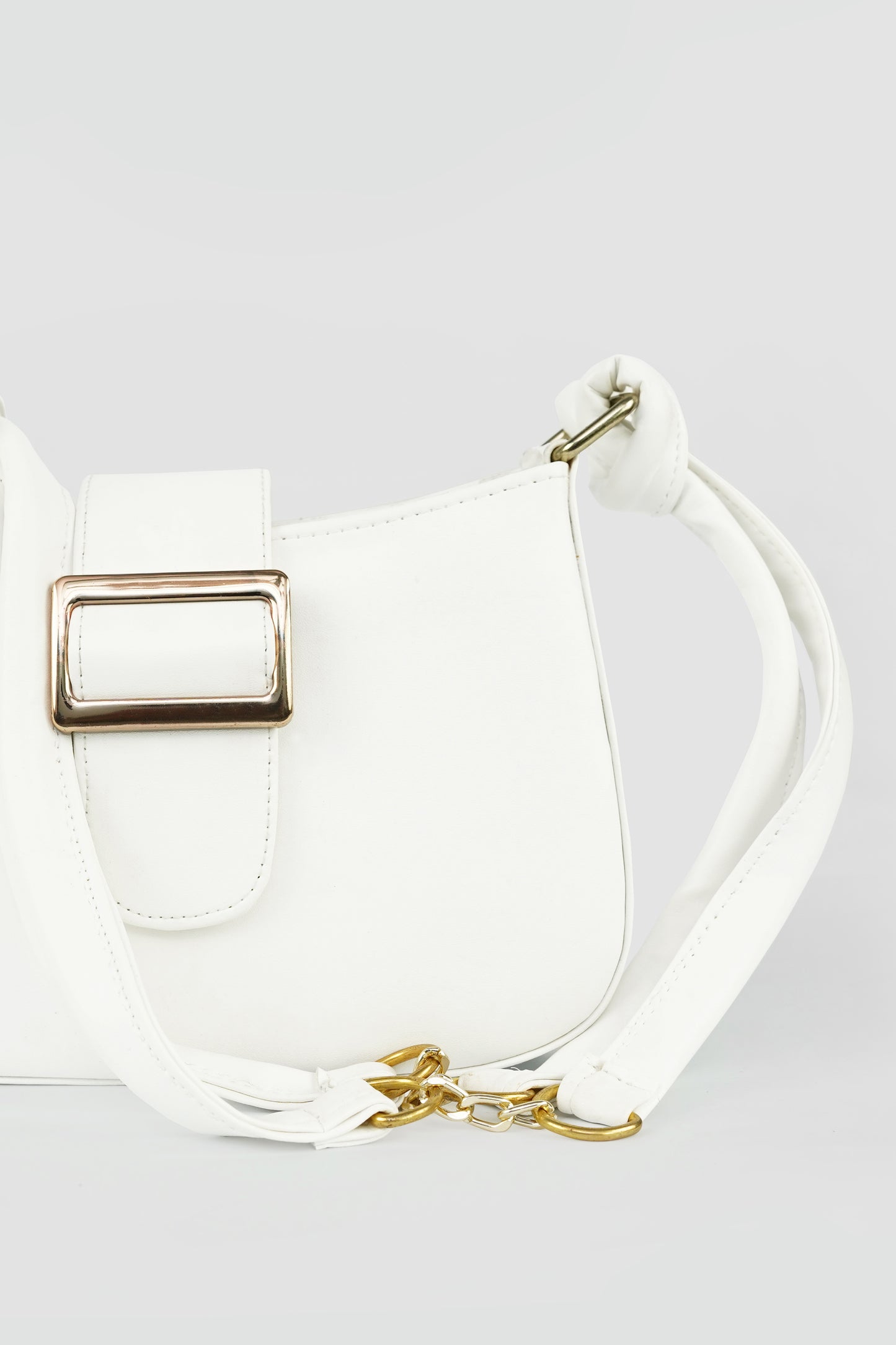 Elara Buckle
