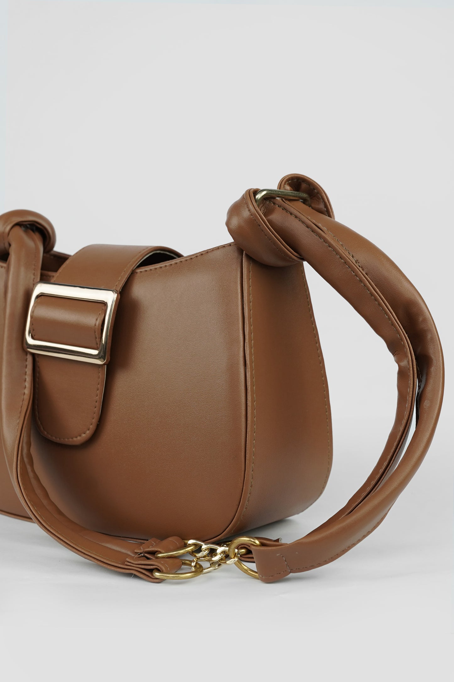 Elara Buckle