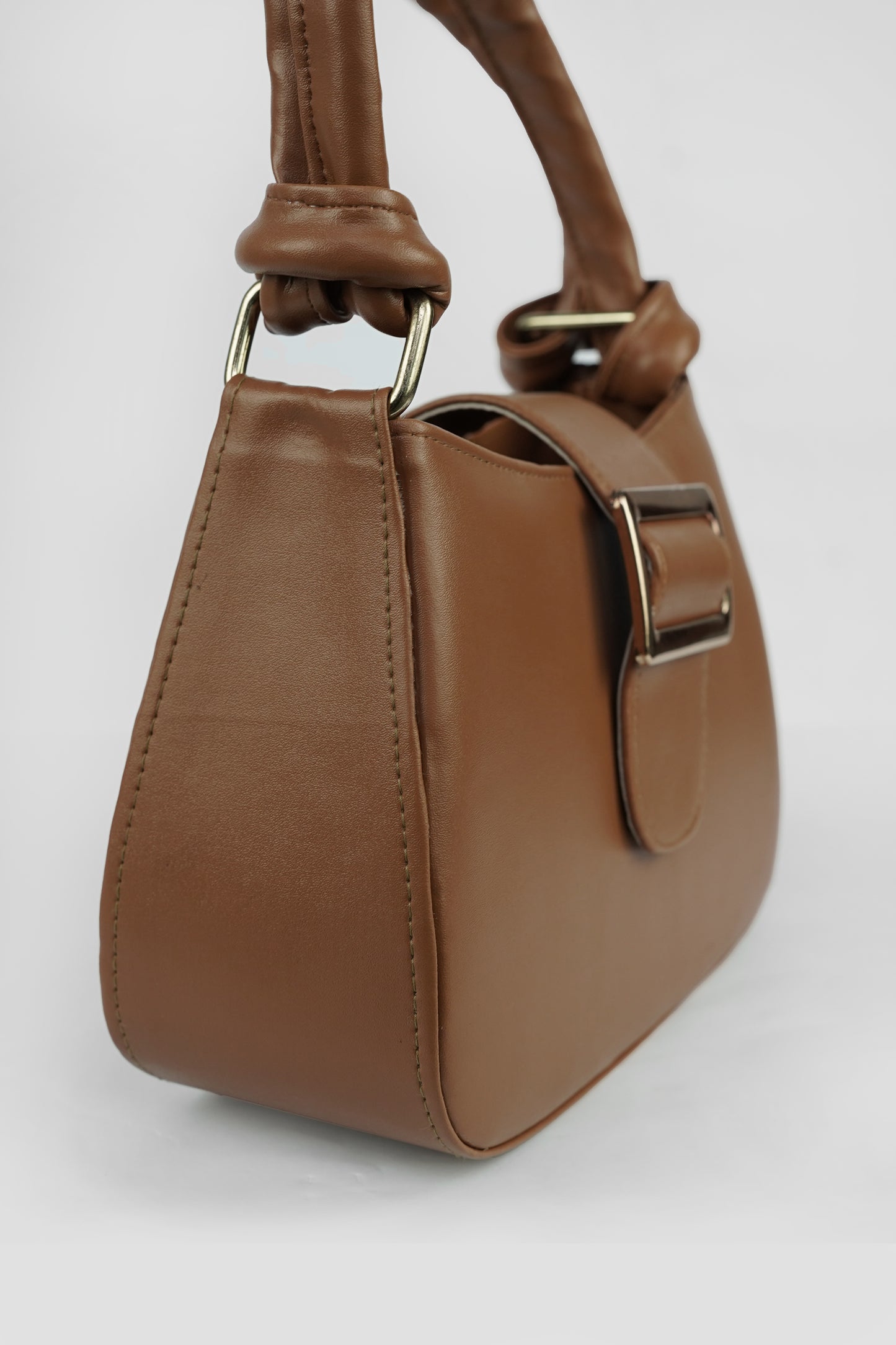 Elara Buckle
