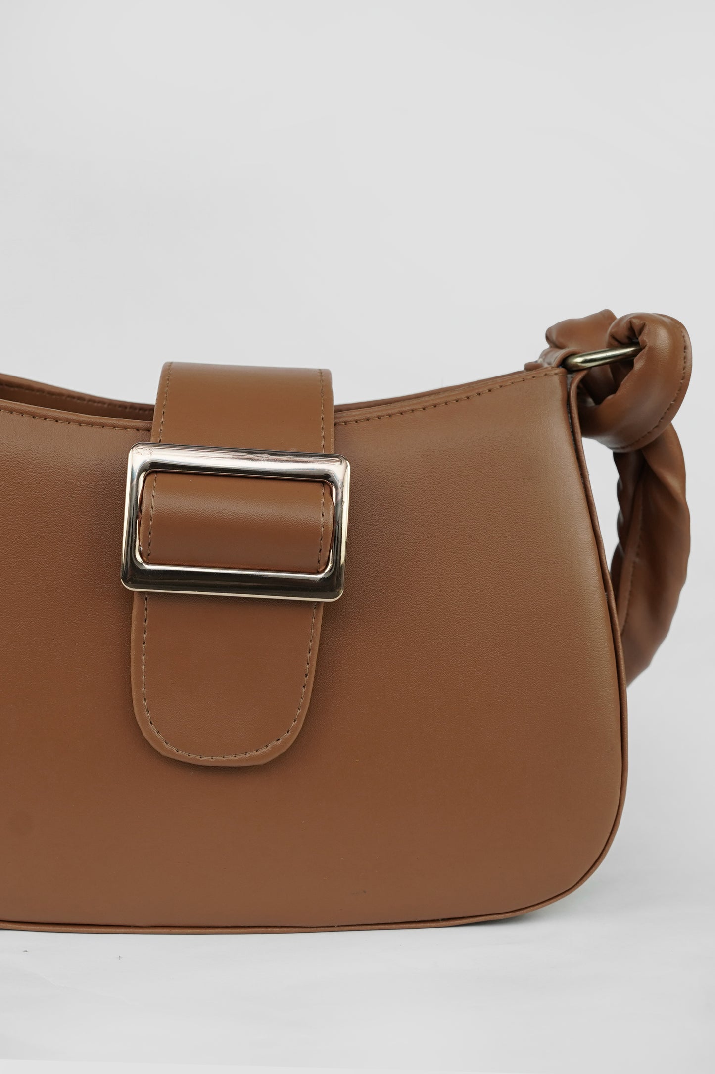 Elara Buckle