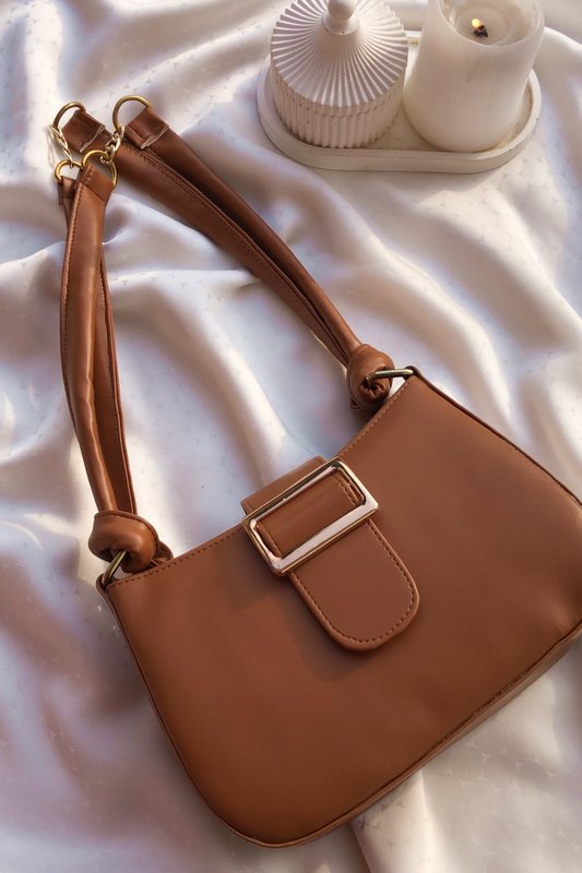 Elara Buckle