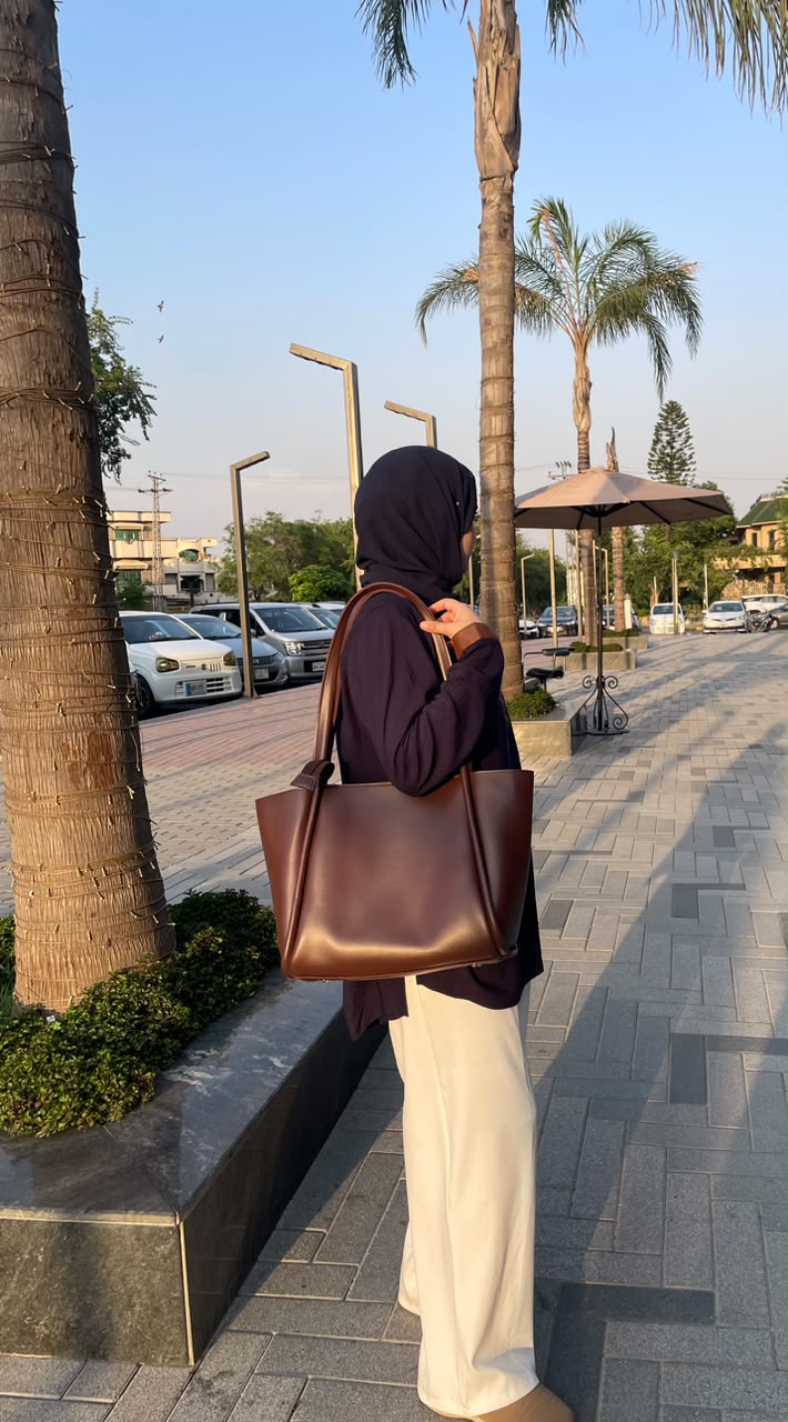 Veyra Tote
