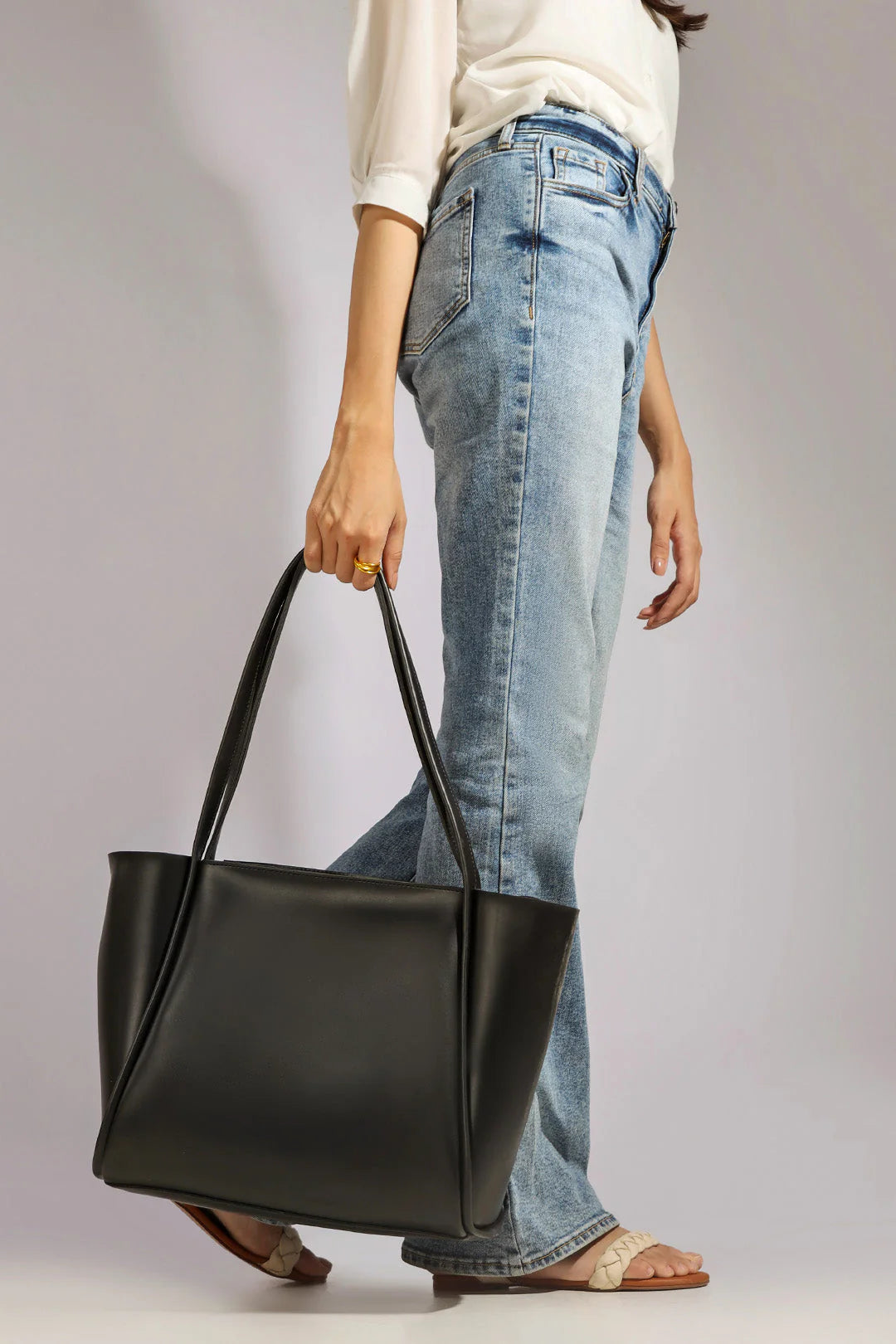 Veyra Tote